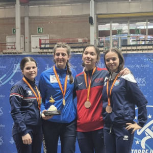 Elena Quintano Mayor conquista la medalla de bronce en espada femenina individual en el Campeonato de España M15